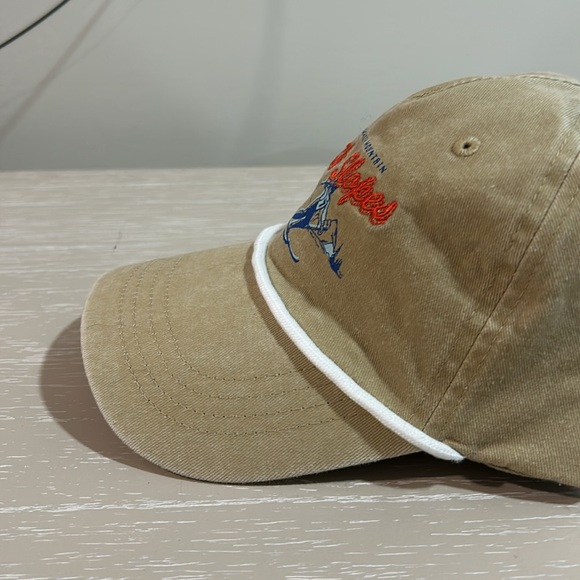 Ski slopes rope hat. One size fits all with strap in back - Picture 2 of 4